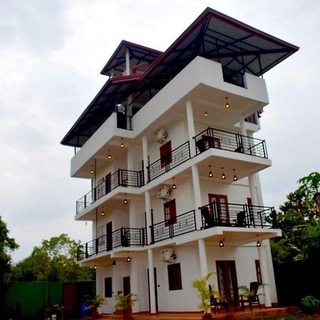 Blue Sky Hotel Yala Exterior foto