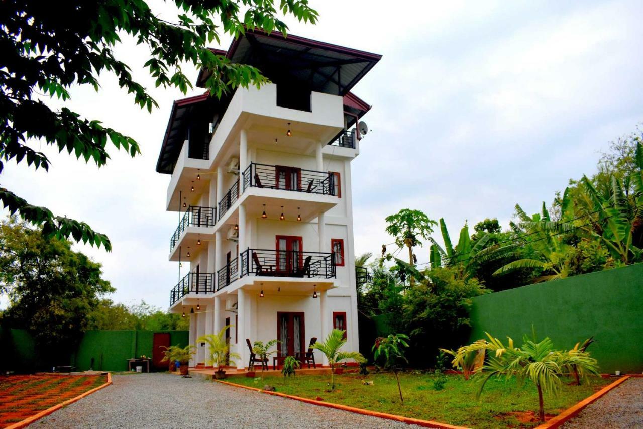 Blue Sky Hotel Yala Exterior foto