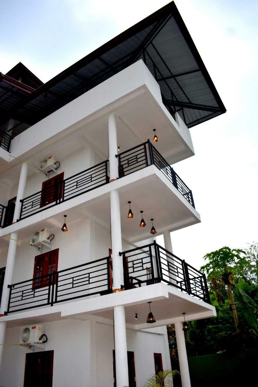 Blue Sky Hotel Yala Exterior foto