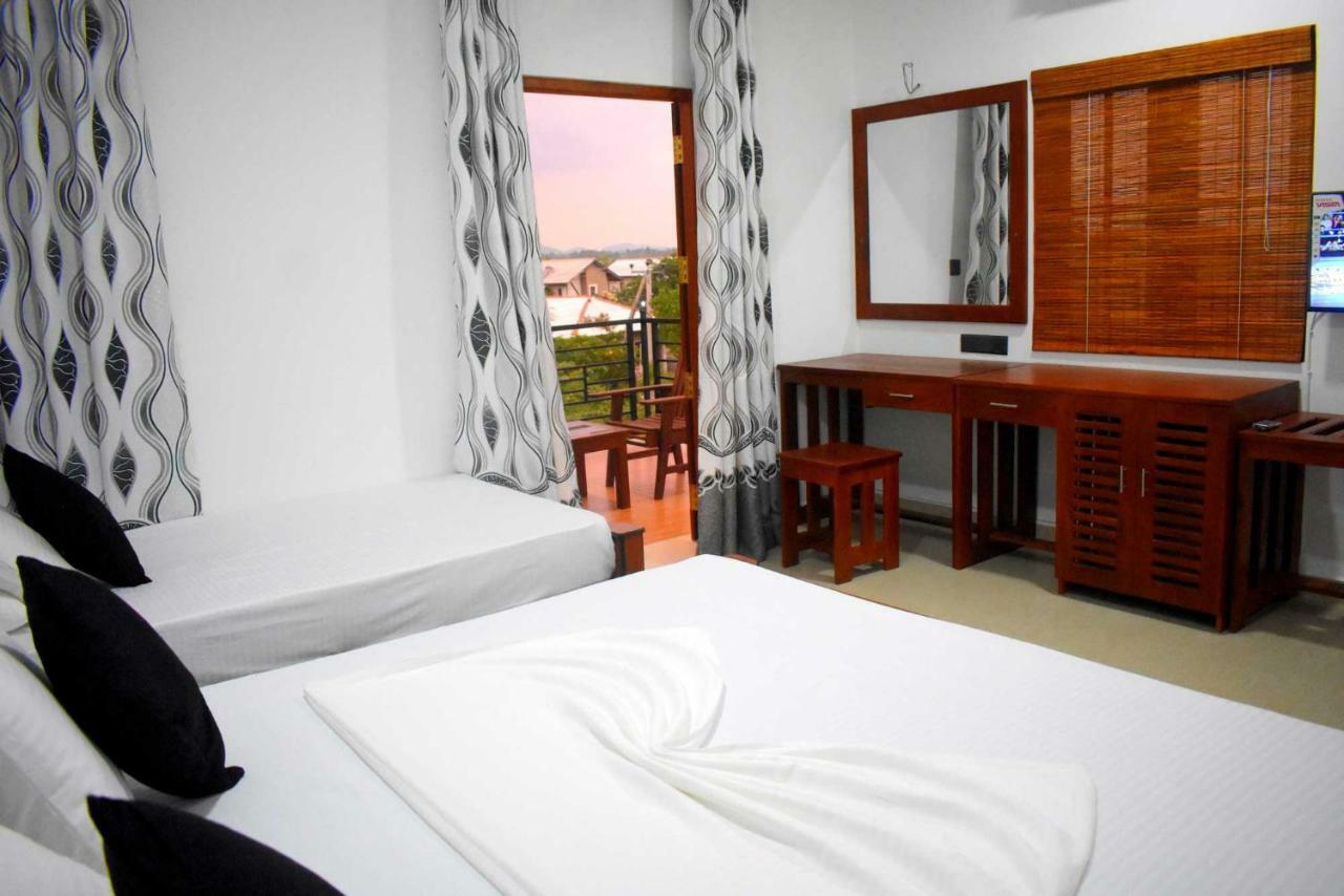 Blue Sky Hotel Yala Exterior foto