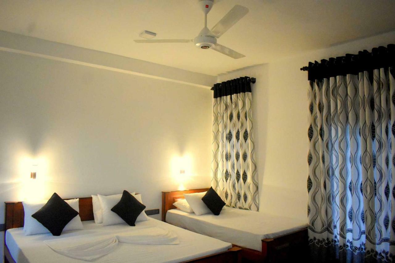 Blue Sky Hotel Yala Exterior foto